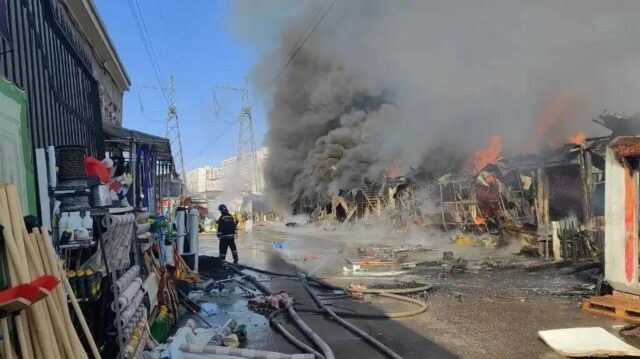Пожар на строительном рынке в городском округе Солнечногосрск - РИА Новости, 1920, 20.03.2026