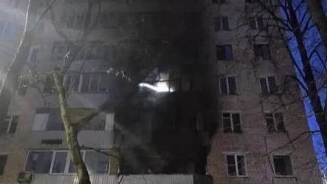 Пожар в девятиэтажном жилом доме в центре Москвы - РИА Новости, 1920, 23.03.2026