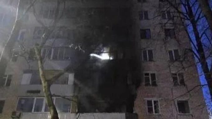 СК задержал подозреваемого по делу о гибели 4 человек при пожаре в центре Москвы Пожар в девятиэтажном жилом доме в центре Москвы - РИА Новости, 1920, 23.03.2026