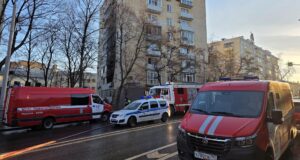 На месте пожара в девятиэтажном жилом доме в центре Москвы - РИА Новости, 1920, 23.03.2026