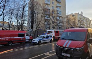 На месте пожара в девятиэтажном жилом доме в центре Москвы - РИА Новости, 1920, 23.03.2026