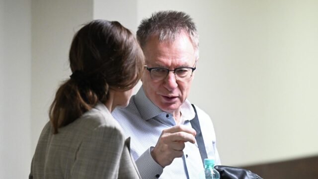 Бизнесмен Александр Галицкий перед началом заседания Тверского суда в Москве - РИА Новости, 1920, 23.03.2026