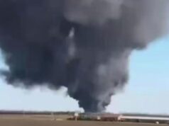 Дым на месте пожара на складе с горюче-смазочными материалами в Мясниковском районе Ростовской области - РИА Новости, 1920, 23.03.2026