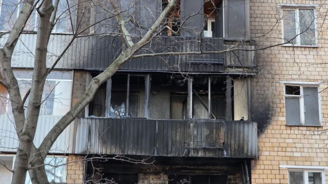 Последствия пожара в девятиэтажном жилом доме в центре Москвы - РИА Новости, 1920, 23.03.2026