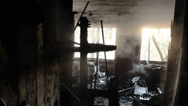 Последствия пожара в девятиэтажном жилом доме в центре Москвы - РИА Новости, 1920, 24.03.2026