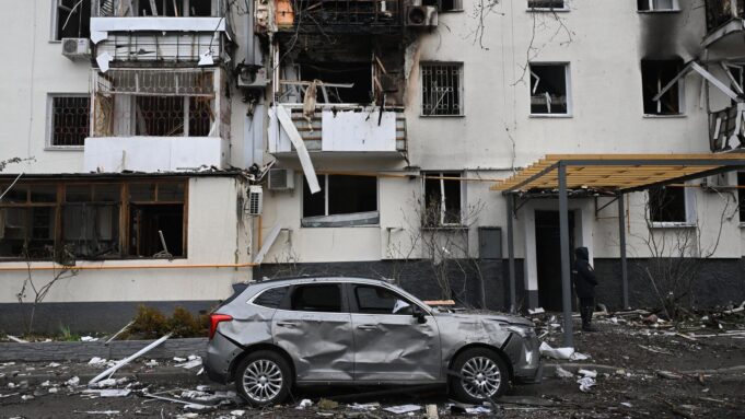 Взрыв в Севастополе повредил более 100 квартир в 11 домах Последствия взрыва в жилом доме в Севастополе - РИА Новости, 1920, 25.03.2026