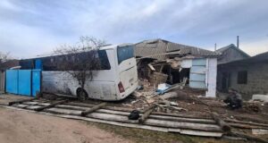 Автобус Москва — Стаханов врезался в жилой дом - РИА Новости, 1920, 26.03.2026