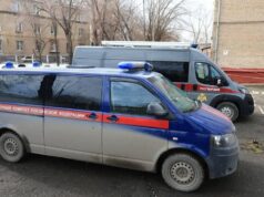 Автомобили правоохранительных органов возле челябинской школы, где произошла стрельба - РИА Новости, 1920, 26.03.2026