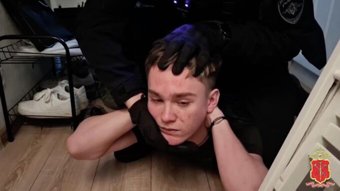 Задержание одного из пособников украинских мошенников в Петербурге - РИА Новости, 1920, 27.03.2026