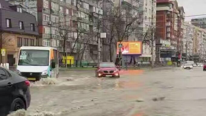 Последствия обильных осадков в Махачкале - РИА Новости, 1920, 28.03.2026