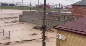 Подтопленная улица в поселке Новый Хушет под Махачкалой - РИА Новости, 1920, 29.03.2026