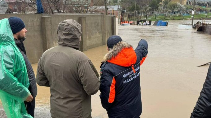 Подтопленная улица в Махачкале - РИА Новости, 1920, 29.03.2026
