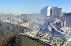 Последствия пожара на крыше жилого дома в Жуковском. Кадр видео - РИА Новости, 1920, 29.03.2026