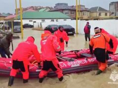 Последствия мощных ливней в Дагестане Сотрудники МЧС России готовятся к эвакуации местный жителей из подтопленных домов в Дагестане