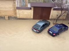 В Дагестане назвали данные о размывании кладбища и грязных вод в канале фейком Подтопленная улица в поселке Новый Хушет под Махачкалой - РИА Новости, 1920, 30.03.2026