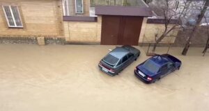 Подтопленная улица в поселке Новый Хушет под Махачкалой - РИА Новости, 1920, 30.03.2026