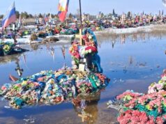 Подтопление могил участников СВО на кладбище в Троицке Челябинской области - РИА Новости, 1920, 30.03.2026