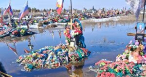 Подтопление могил участников СВО на кладбище в Троицке Челябинской области - РИА Новости, 1920, 30.03.2026