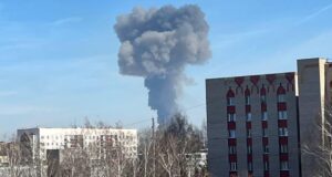 Дым на месте пожара на территории Нижнекамскнефтехима - РИА Новости, 1920, 31.03.2026