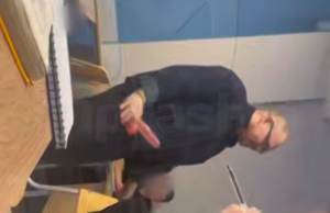 Препод отлупил студента розовым дилдо в Казани.