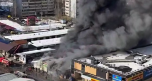 Строительный рынок горит в посёлке Андреевка в Солнечногорском районе.