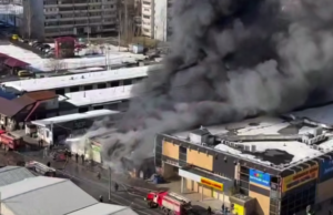 Строительный рынок горит в посёлке Андреевка в Солнечногорском районе.