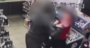 Житель Калининградской области набросился с ножом на сотрудницу заправки