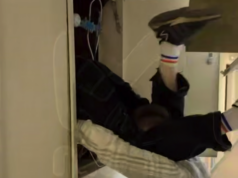 В Питере наркоманы искали клад прямо в ЩИТКЕ подъездаВ Питере наркоманы искали клад прямо в ЩИТКЕ подъезда