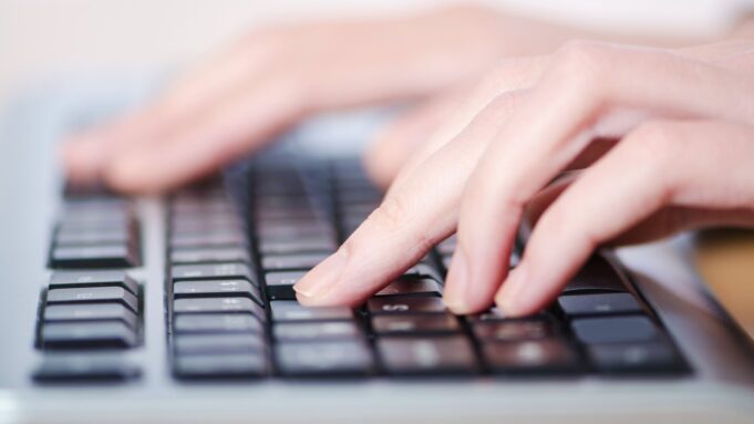 Работа за компьютером - РИА Новости, 1920, 23.03.2026