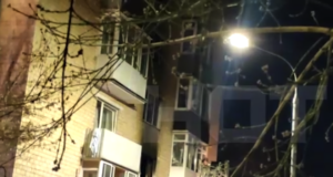 Один человек погиб во время страшного пожара в многоэтажке в центре Москвы