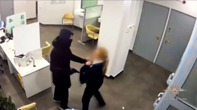 Сотрудники МУРа задержали подозреваемого в разбойном нападении на офис банка fmkjsnoi7q5yd51vhgoe5n2frodbc4t5