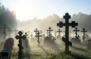Переписанные мёртвые: как в Москве исчезают могилы и появляются чужие имена