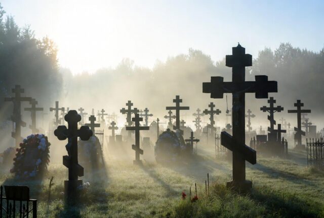 Переписанные мёртвые: как в Москве исчезают могилы и появляются чужие имена