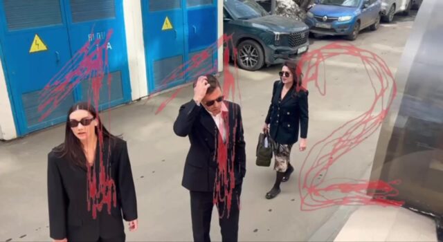 Футболист Федор Смолов прибыл в суд со своей женой Кариной Истоминой по делу о драке в Кофемании.