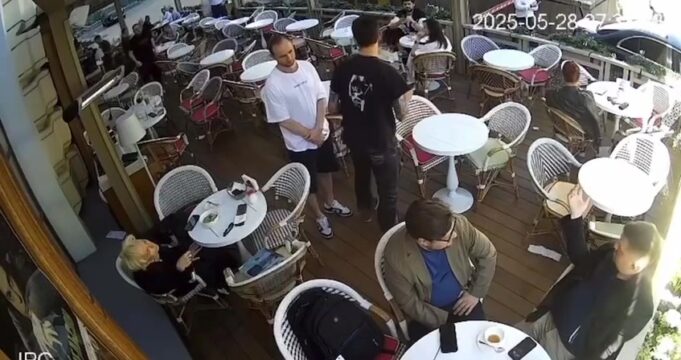 Федор Смолов заявил, что мог стать жертвой мошенников. Футболист напомнил, как после драки в «Кофемании» с ним пытались Федор Смолов заявил, что мог стать жертвой мошенников. Футболист напомнил, как после драки в «Кофема