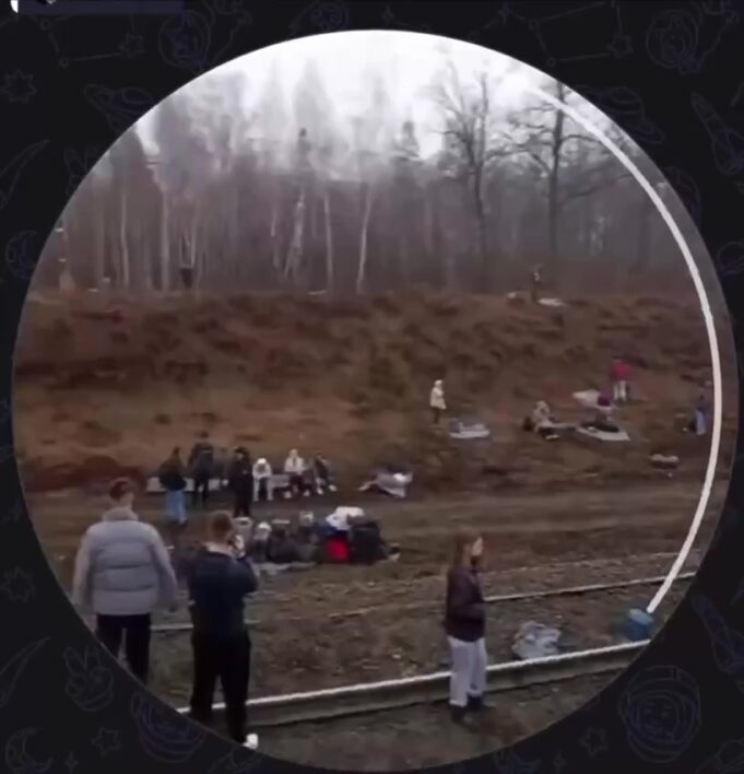 В распоряжении появились первые кадры с места схода вагонов в Ульяновской области.