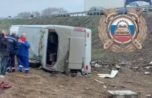 Водитель детского автобуса погиб в ДТП в Петровском районе. Ему стало плохо за рулем, мужчина не спр