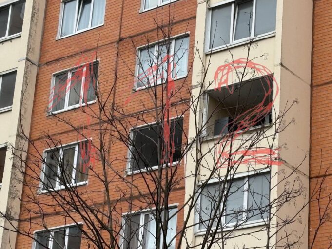 В Санкт-Петербурге мужчина химичил со страйкбольными гранатами и устроил взрыв в квартире.