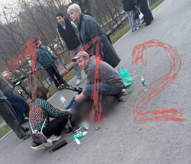 Подростки на электросамокате сбили пенсионера в московском Чертанове и скрылись.