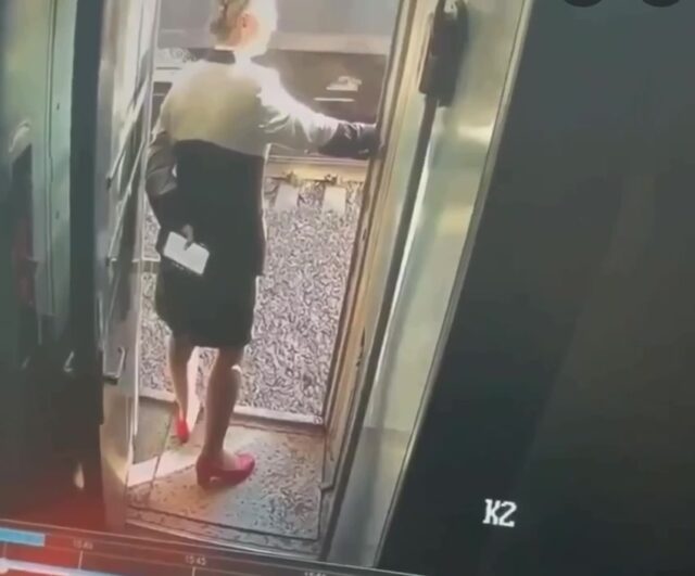 Пассажир вытолкнул проводницу поезда Челябинск — Санкт-Петербург на станции Перово. У женщины перелом позвоночника. Пассажир вытолкнул проводницу поезда Челябинск — Санкт-Петербург на станции Перово. У женщины перело