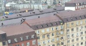 Многоквартирный дом обрушился в Махачкале из-за потопа.