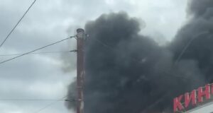 В Калининграде горит ТЦ «Гиант».