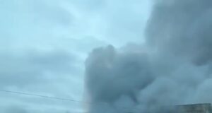 Двоих пострадавших при пожаре в ТЦ госпитализировали, их состояние стабильное. Двоих пострадавших при пожаре в ТЦ госпитализировали, их состояние стабильное.