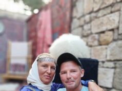 Мужчина перепутал газ с тормозом и насмерть задавил жену в Ленобласти.