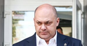 Бывшего губернатора Курской области Смирнова приговорили к 14 годам колонии.