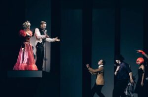 Артисты массово отравились на гастролях в театре Моссовета.