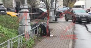Женщина, которую нашли мёртвой с ножевыми ранениями в Москве, могла покончить с собой. Эту версию в