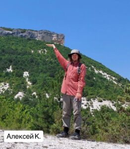 Конфликт между группами, отсутствие оборудования и суровая погода стали причинами гибели двух участн