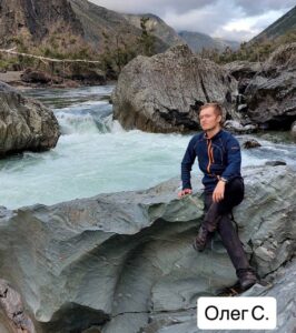 Конфликт между группами, отсутствие оборудования и суровая погода стали причинами гибели двух участн