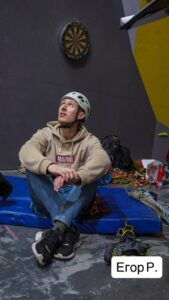 Конфликт между группами, отсутствие оборудования и суровая погода стали причинами гибели двух участн